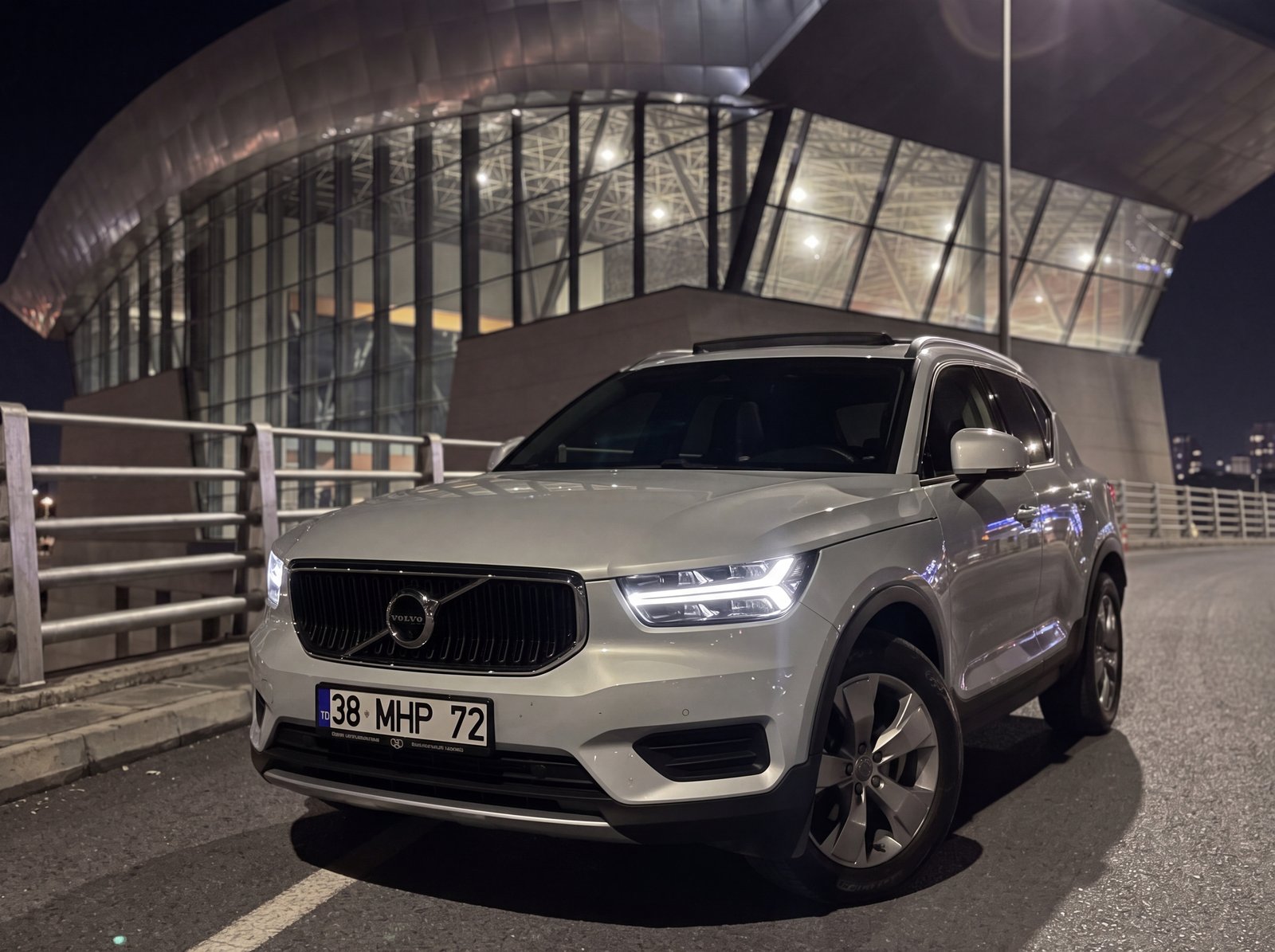 Yıkılmaz Otomotiv beyaz Volvo XC40 araç teslimat anı